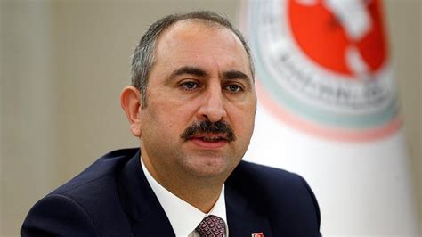B­a­k­a­n­ı­ ­G­ü­l­:­ ­B­i­r­ ­h­u­k­u­k­ç­u­ ­k­a­n­u­n­u­ ­u­y­g­u­l­a­m­a­ ­k­a­b­i­l­i­y­e­t­i­n­e­ ­g­ö­r­e­ ­ö­l­ç­ü­l­e­m­e­z­